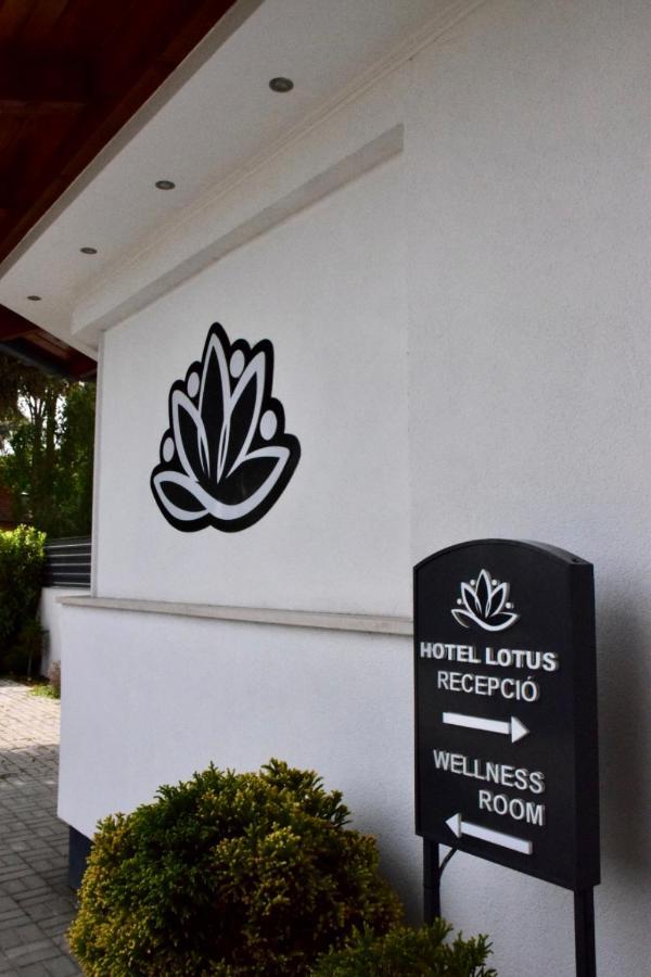 Hotel Lotus Hermina-major Exteriör bild