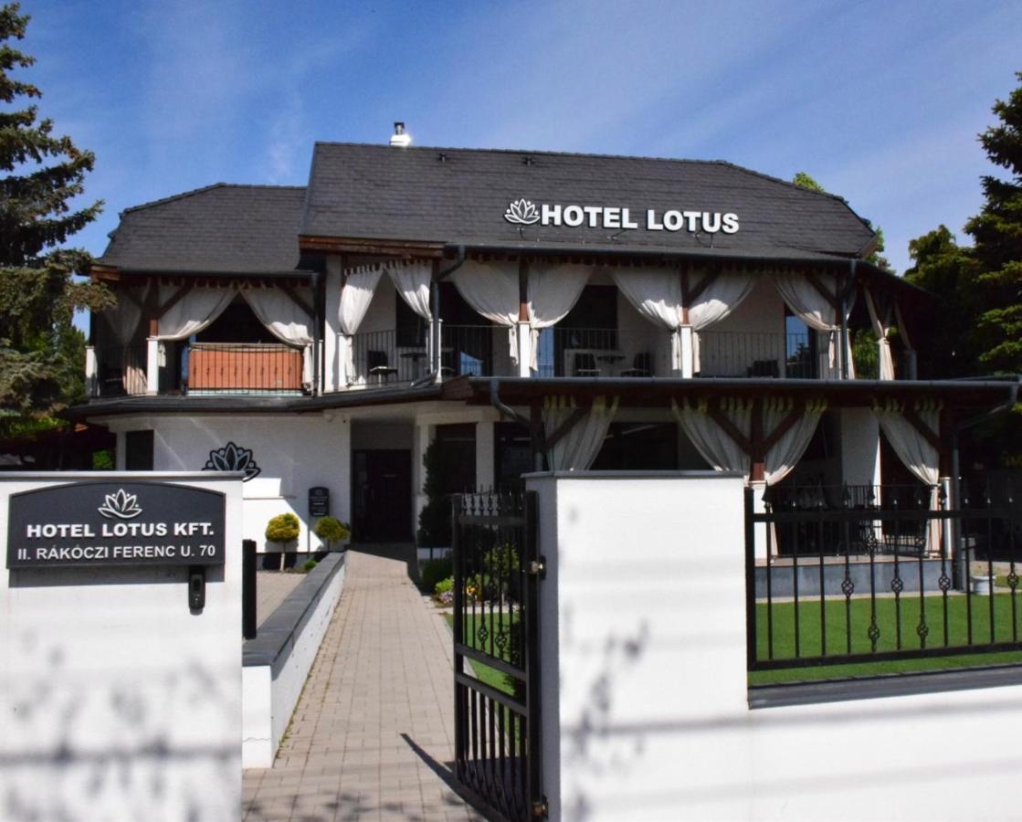 Hotel Lotus Hermina-major Exteriör bild